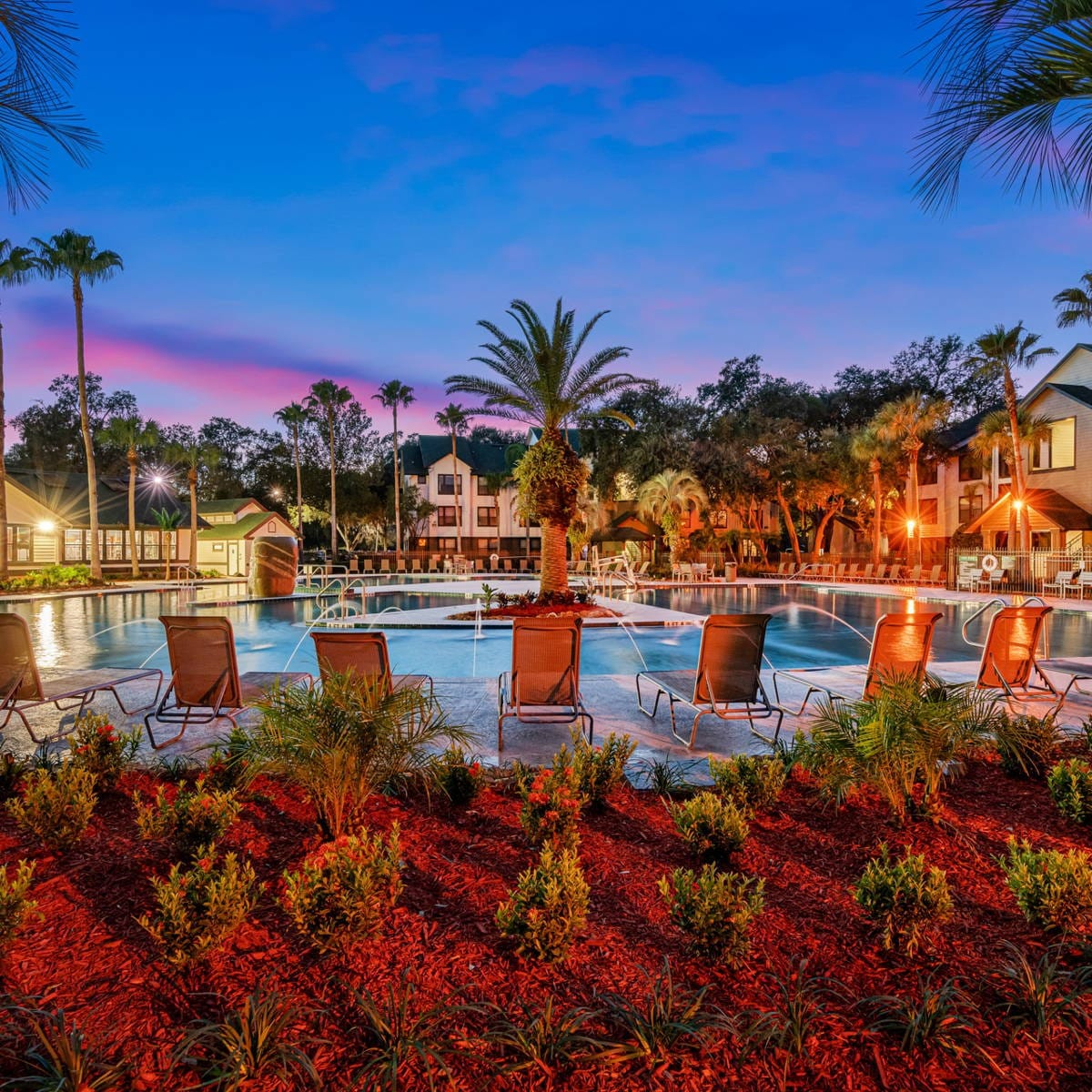 3 MI to USF! Pool! GYM & Pet Friendly!