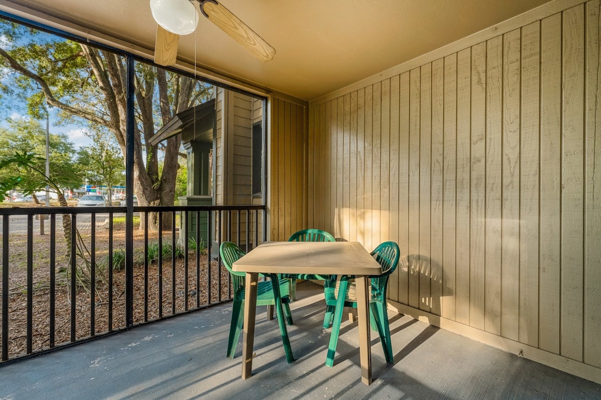 3 MI to USF! Pool! GYM & Pet Friendly!