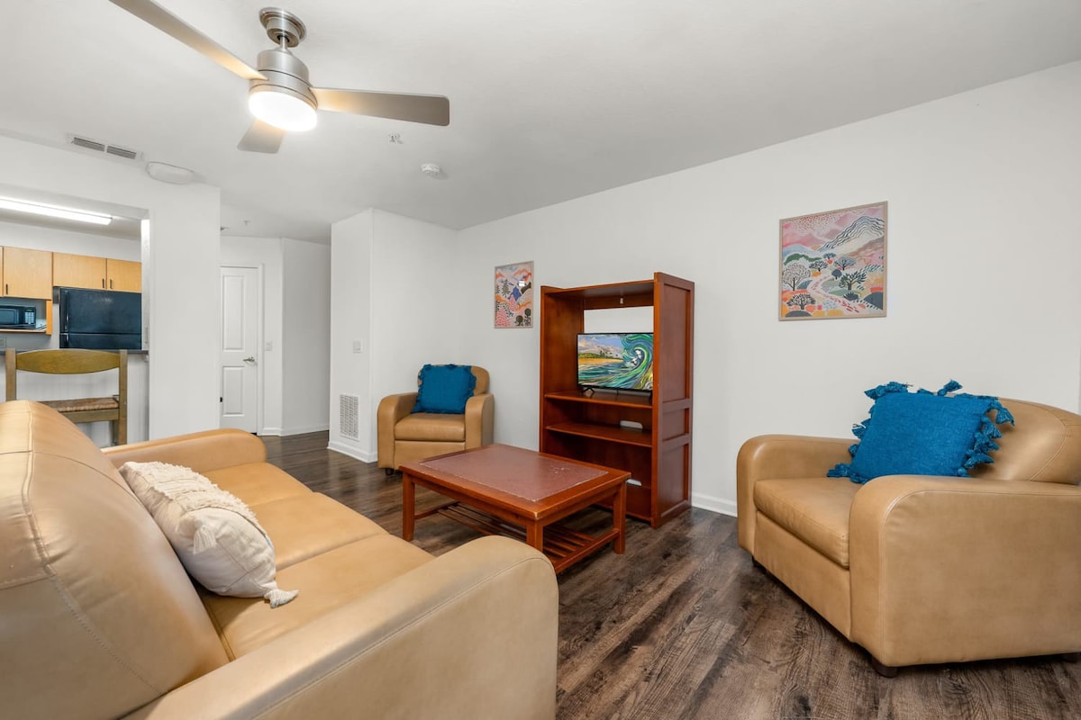3 MI to USF! Pool! GYM & Pet Friendly!