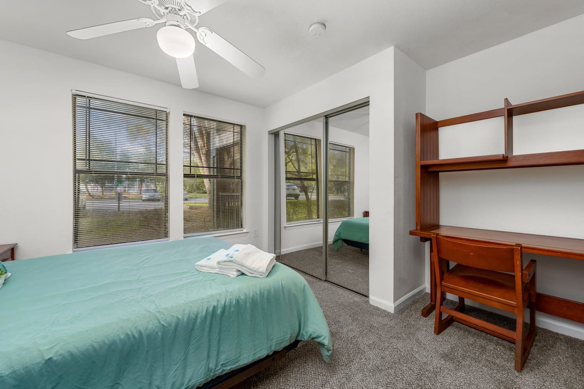 3 MI to USF! Pool! GYM & Pet Friendly!