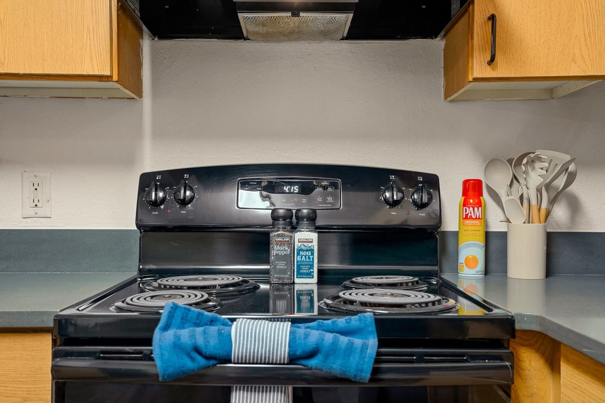 3 MI to USF! Pool! GYM & Pet Friendly!