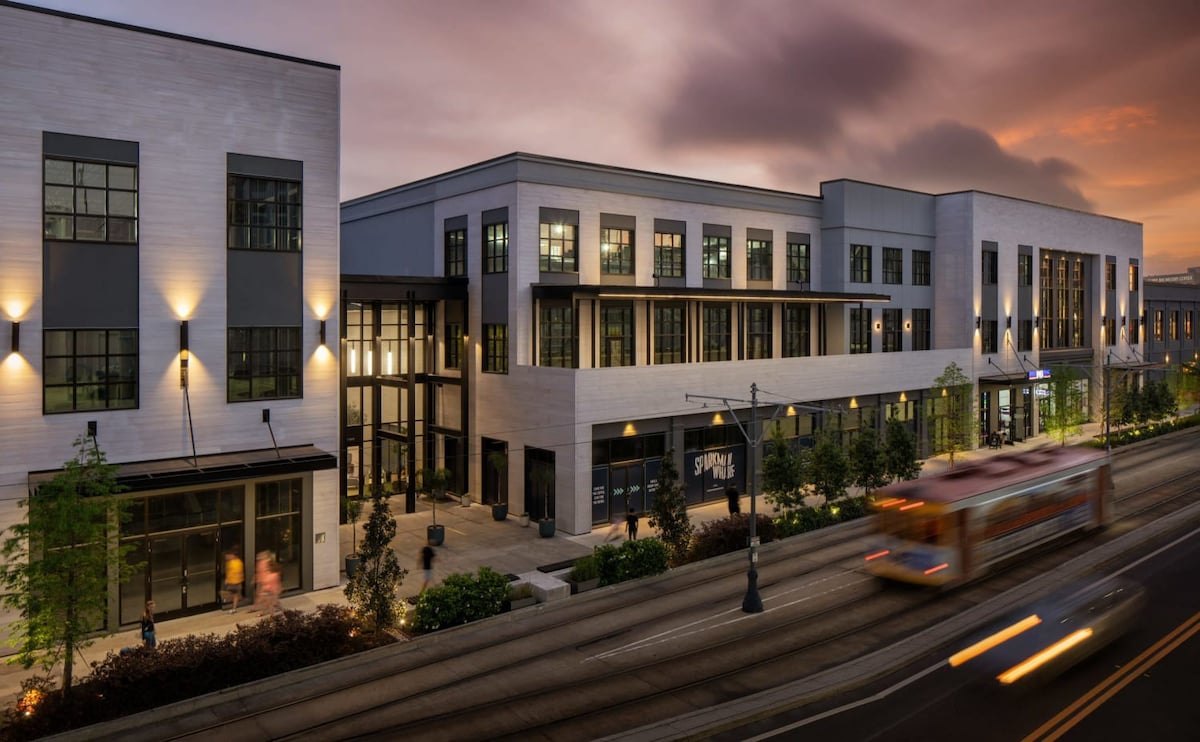 3 MI to USF! Pool! GYM & Pet Friendly!