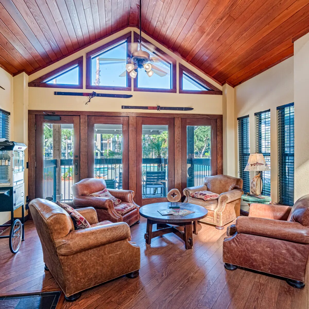 Family home w/pool, patio & gym