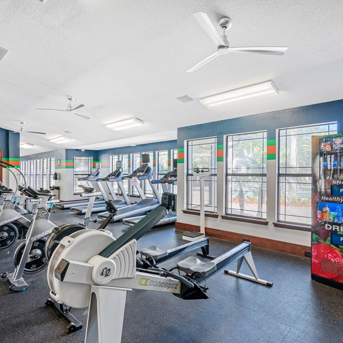 Family home w/pool, patio & gym