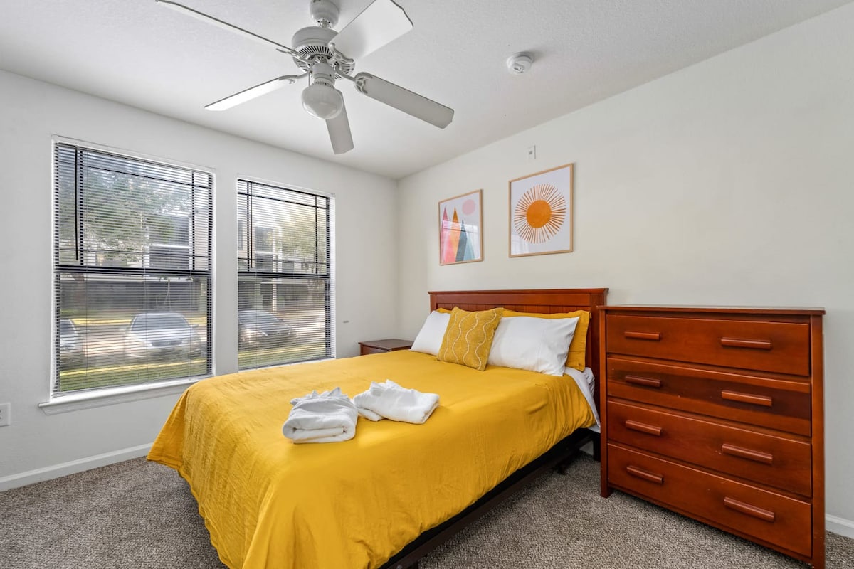 Family home w/pool, patio & gym