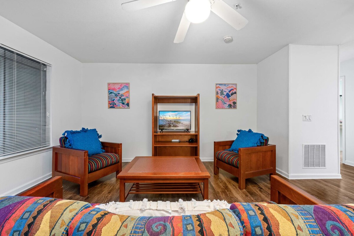 Family home w/pool, patio & gym