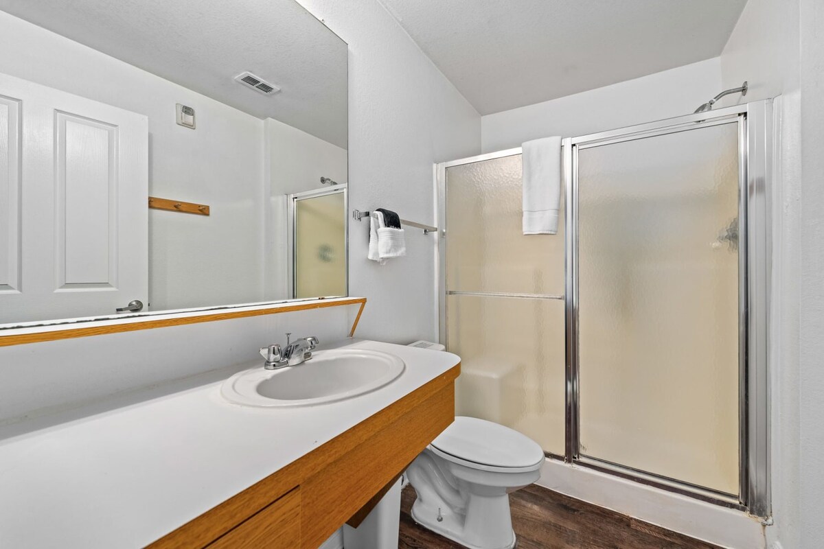 Family home w/pool, patio & gym