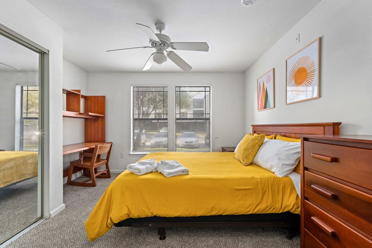 Family home w/pool, patio & gym