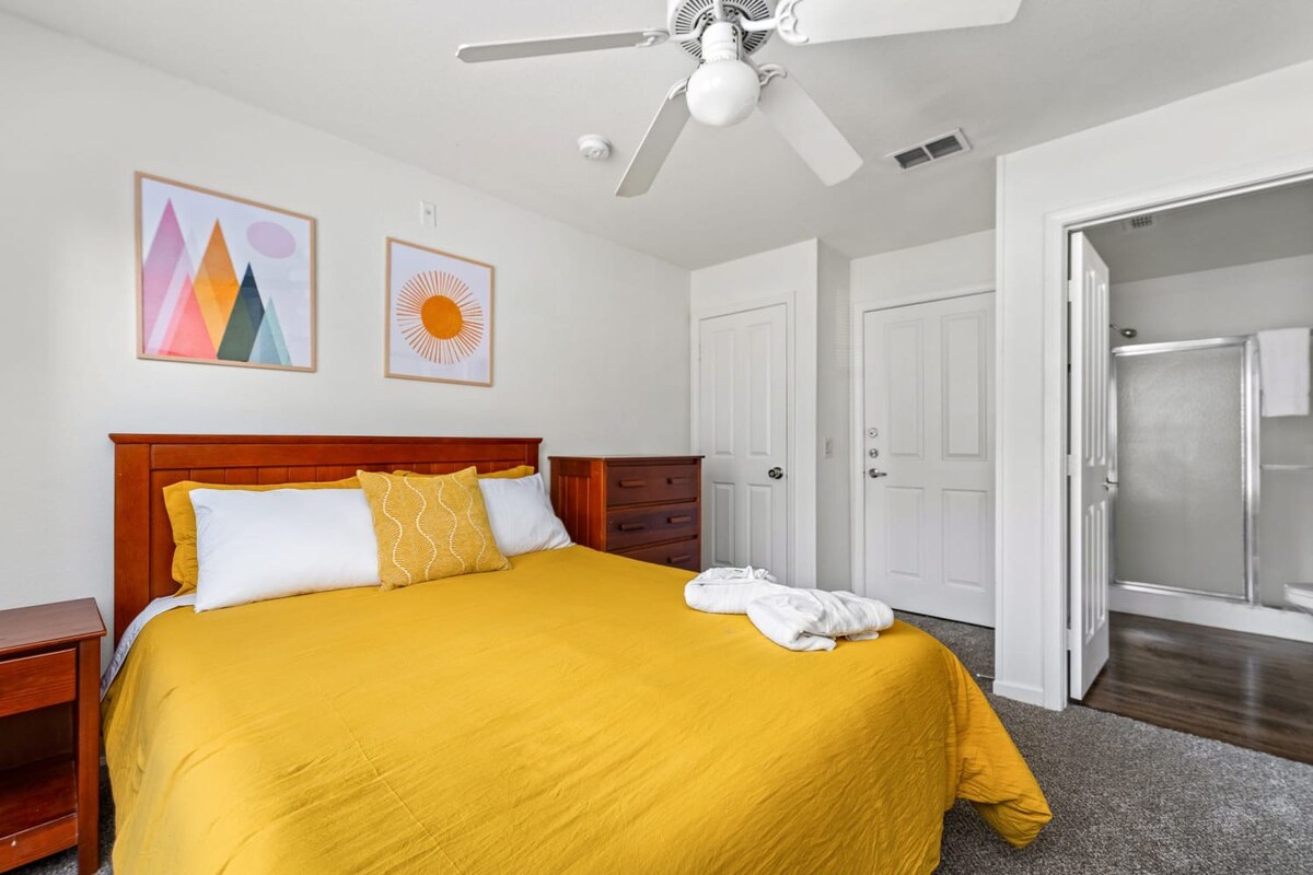 Family home w/pool, patio & gym