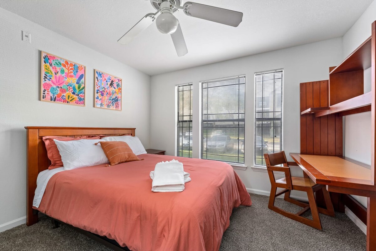 Family home w/pool, patio & gym