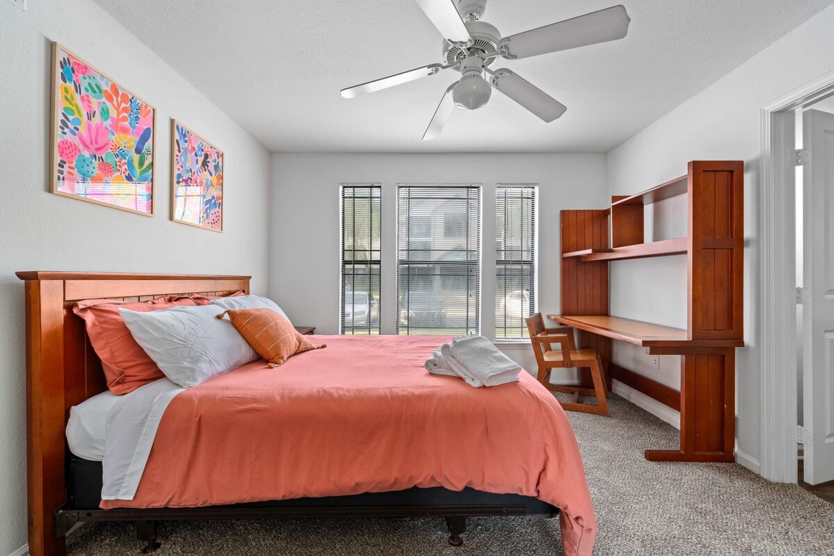 Family home w/pool, patio & gym