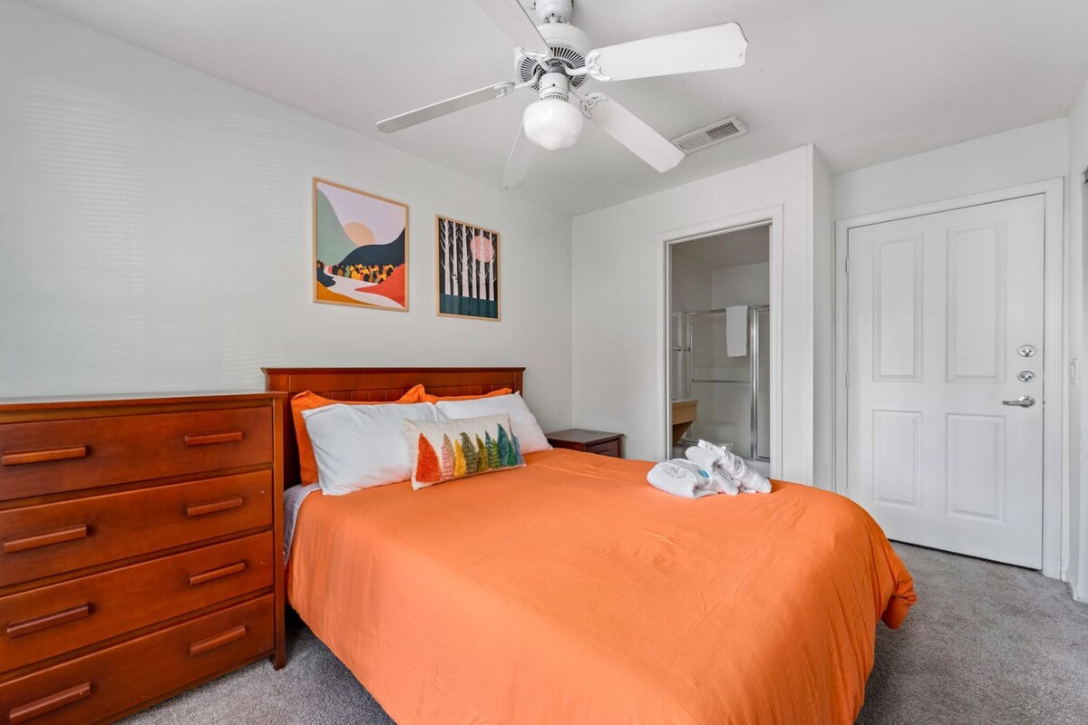 Family home w/pool, patio & gym