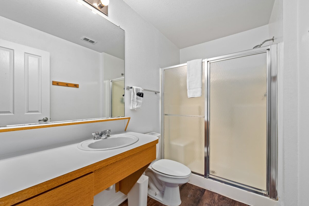 Family home w/pool, patio & gym