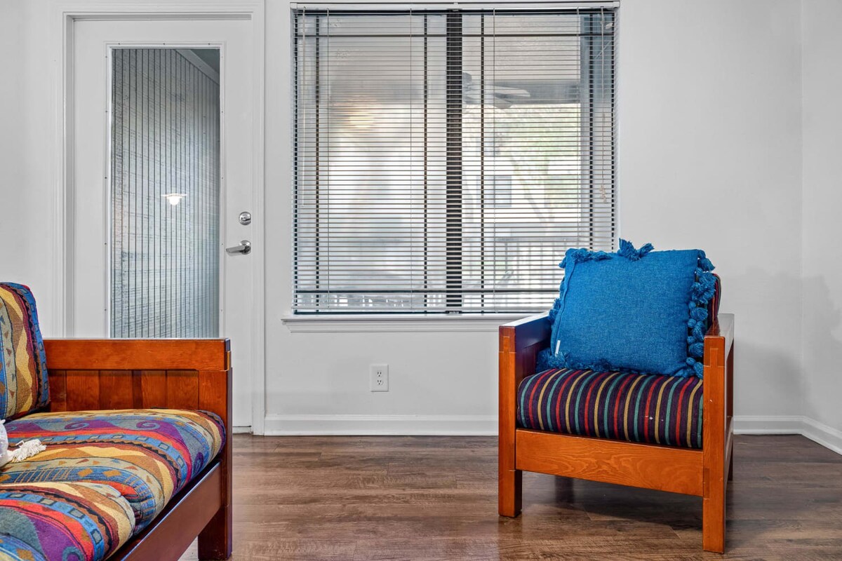 Family home w/pool, patio & gym