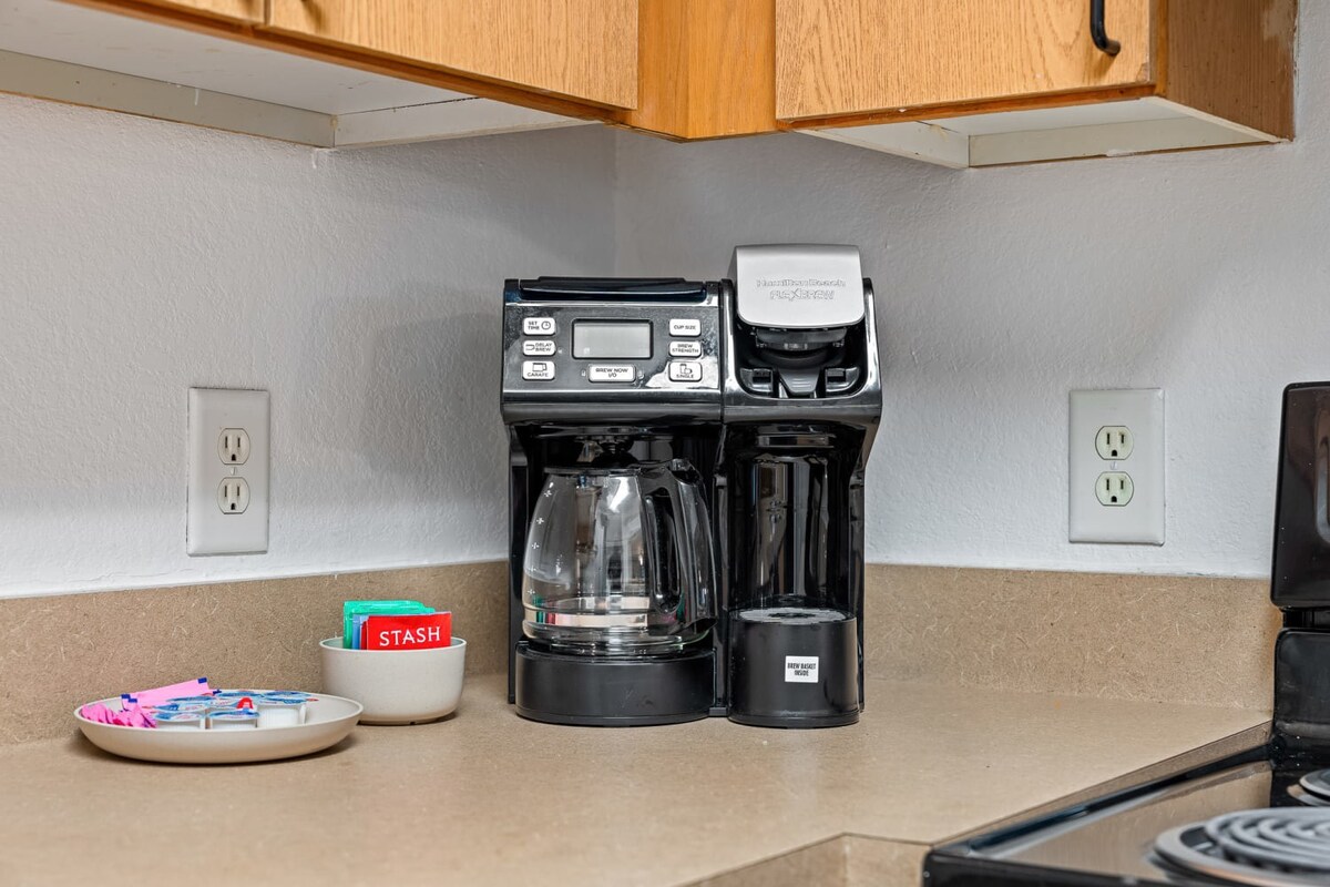 Family home w/pool, patio & gym