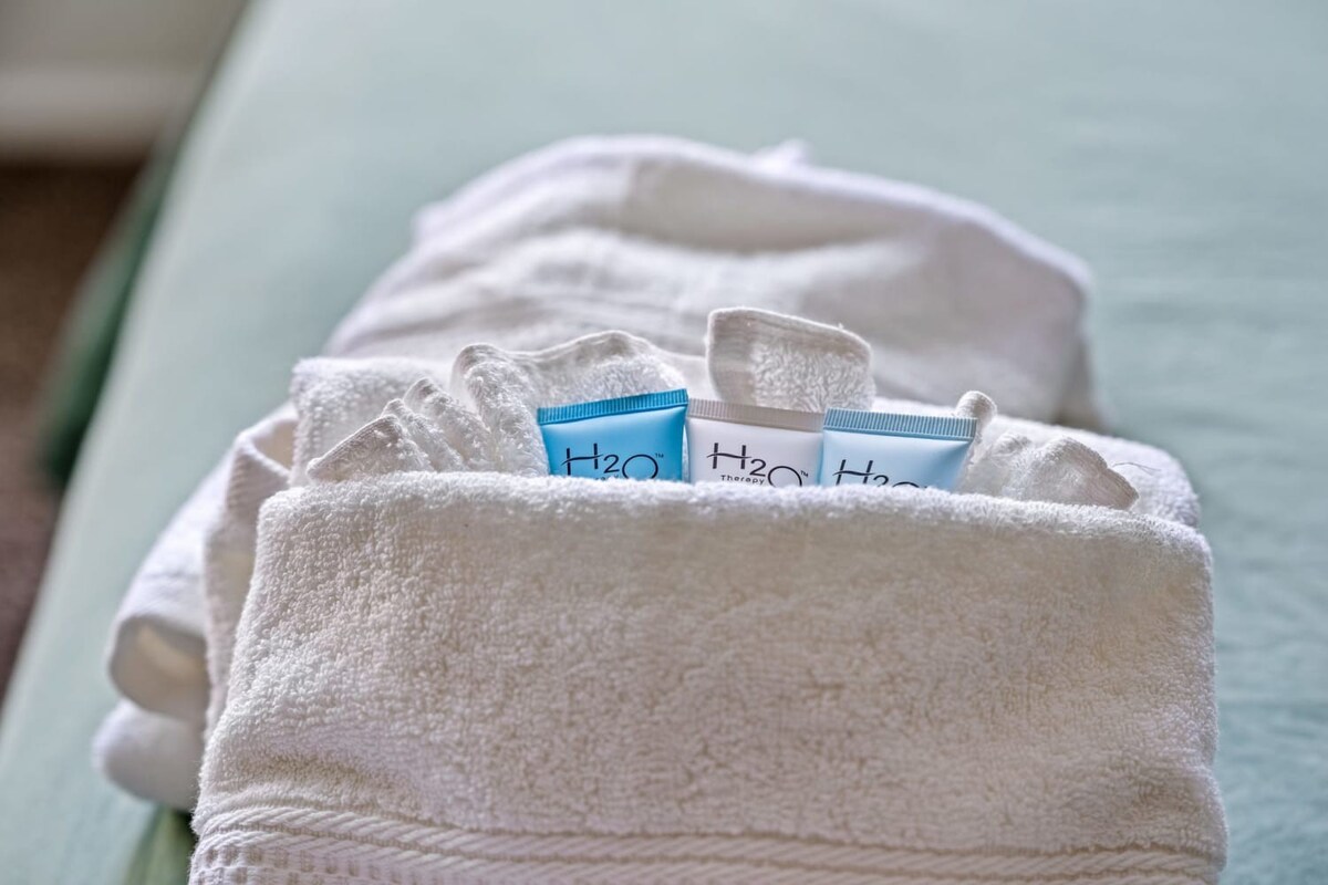 Family home w/pool, patio & gym