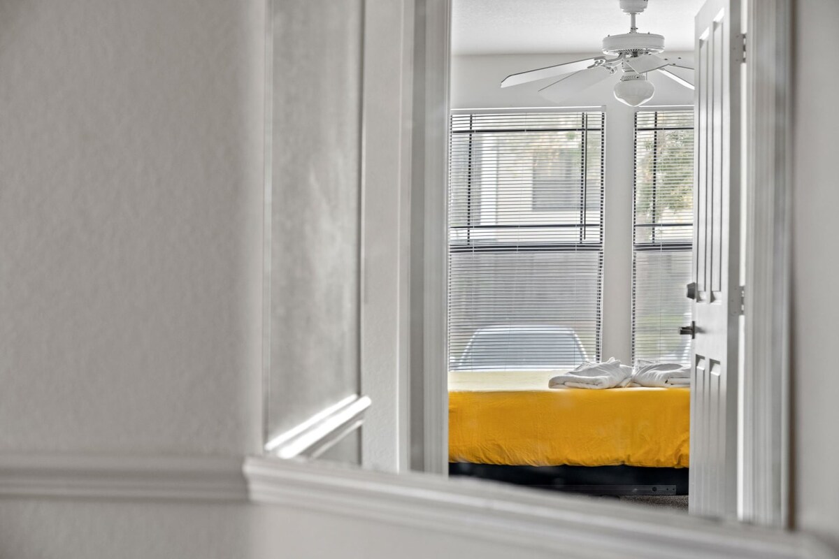 Family home w/pool, patio & gym