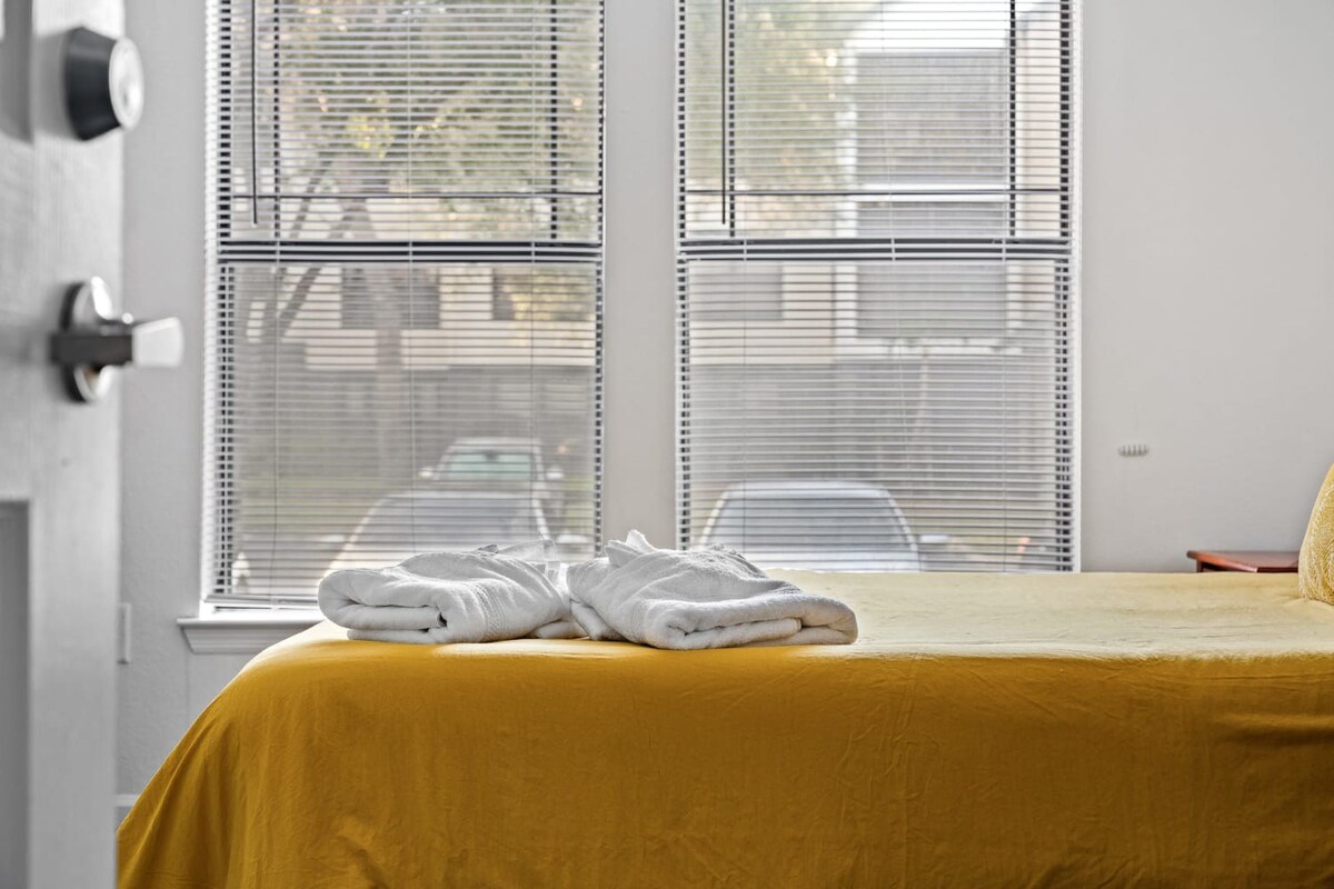 Family home w/pool, patio & gym