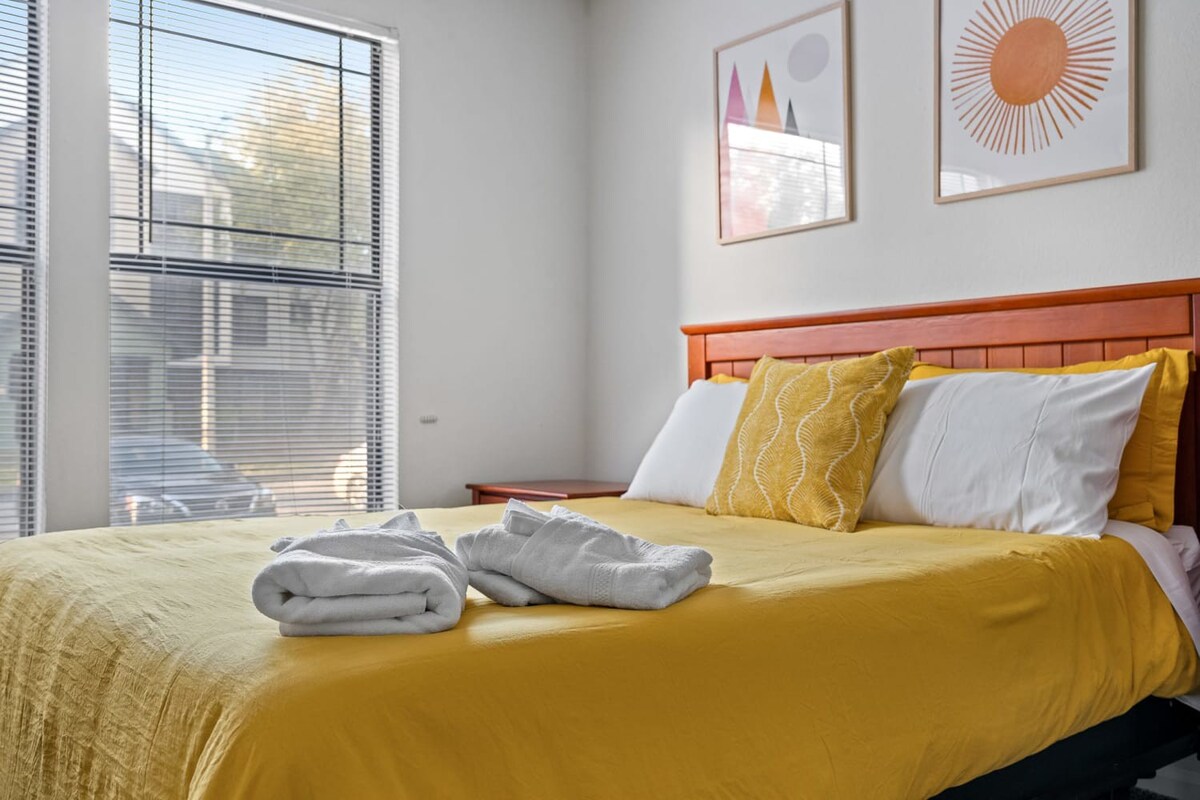 Family home w/pool, patio & gym