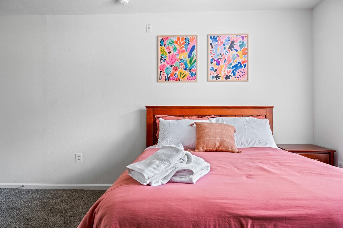 Family home w/pool, patio & gym