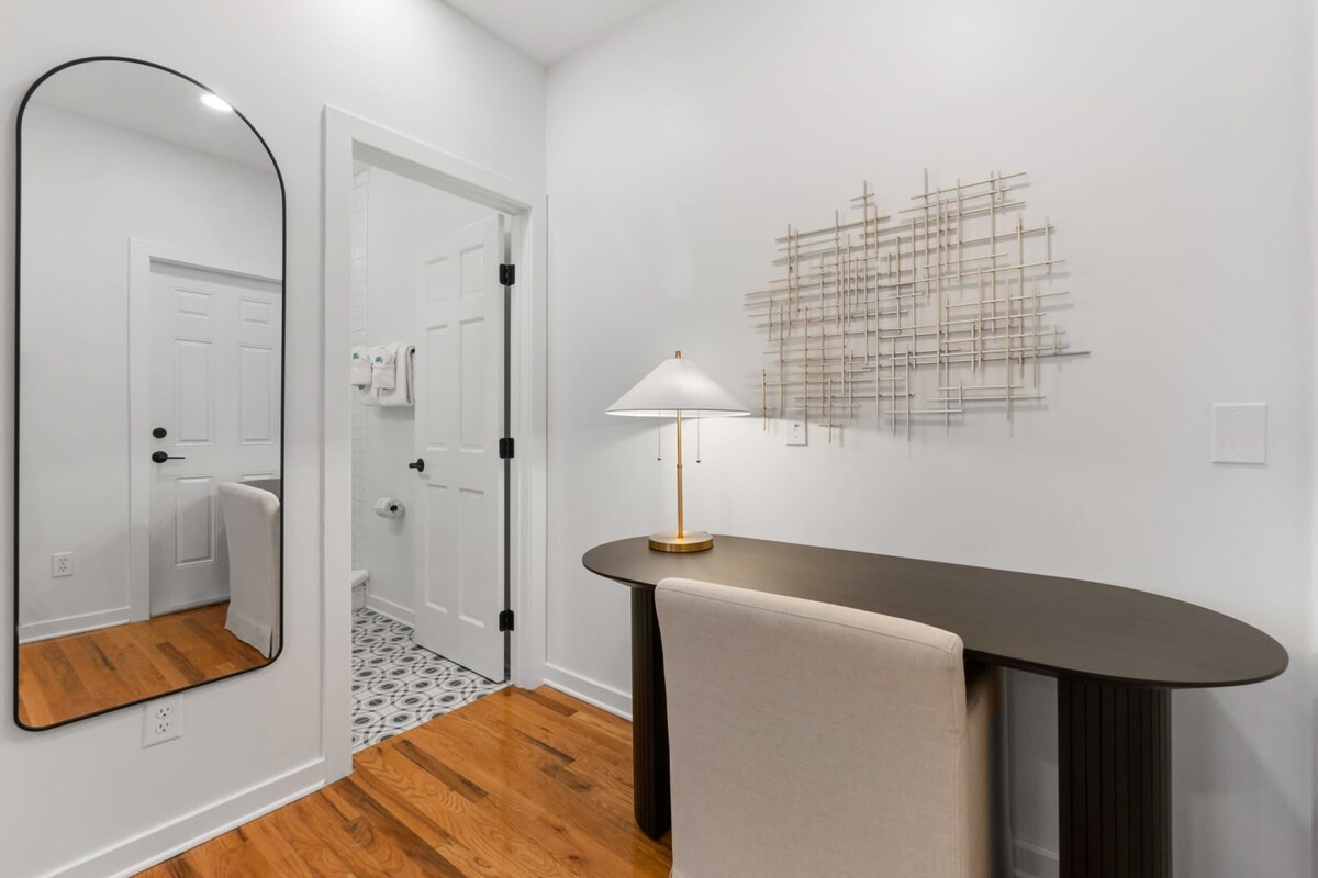 Uptown Loft - Bright - Modern - Walkable — photo 11
