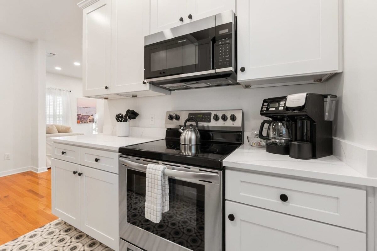 Uptown Loft - Bright - Modern - Walkable — photo 14