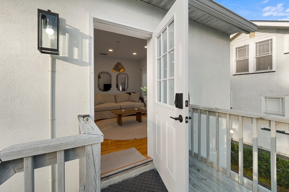 Uptown Loft - Bright - Modern - Walkable — photo 16