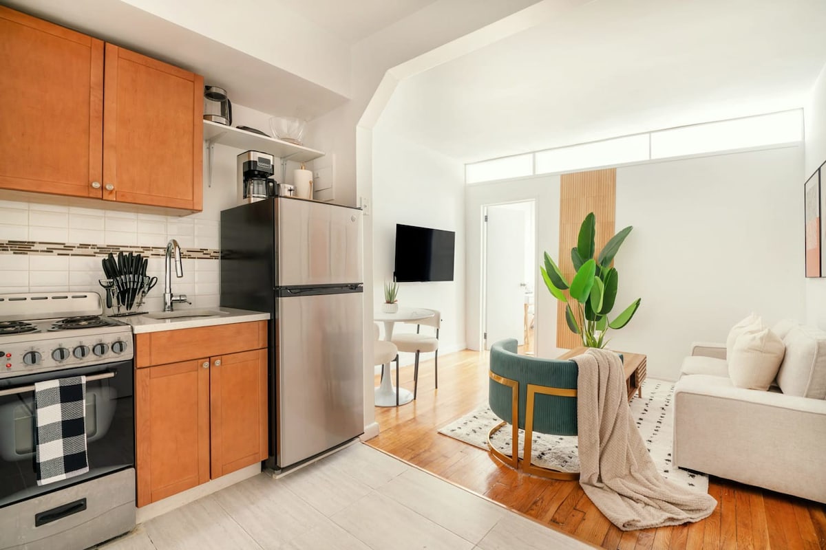 444-4D Prime 1BR Hell's Kitchen Elevator BLDG. 4