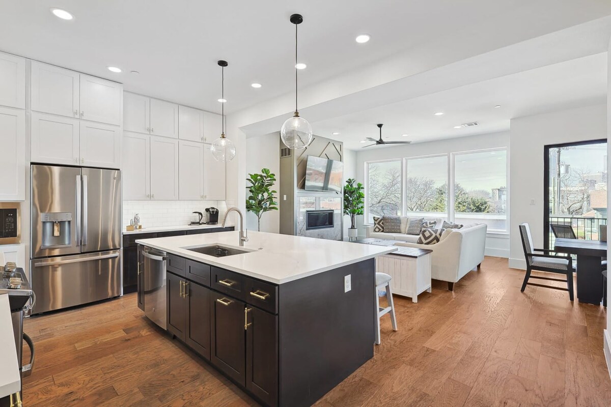 3-BD Luxury Living w Rooftop Garden Views — Dallas, TX — vacation rental
