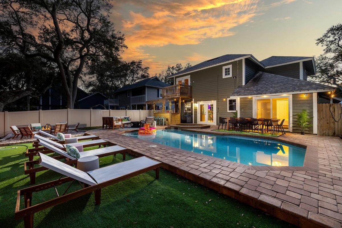 Tiki Bar Pool Putt Putt 1 Mile from BEACH — Seminole, FL — vacation rental