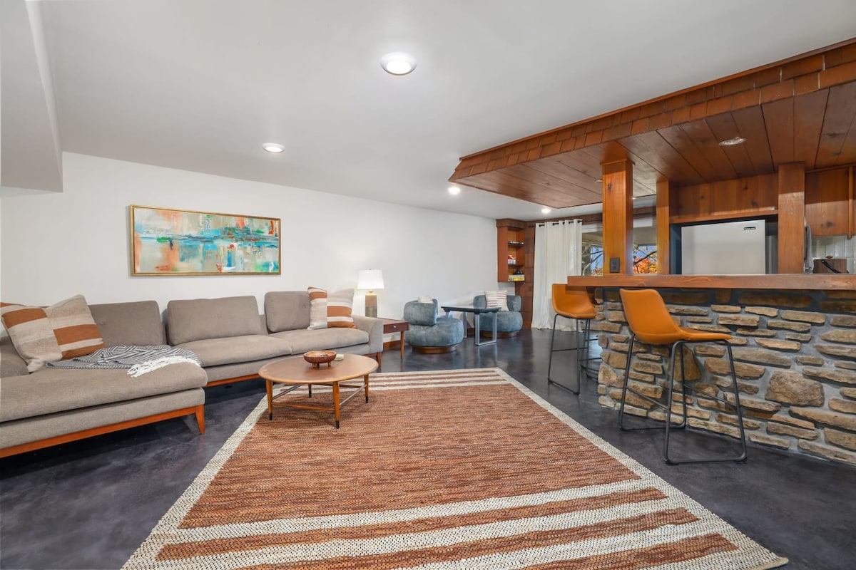 Midtown Modern - 5 Min to Downtown-Large Game Room 2