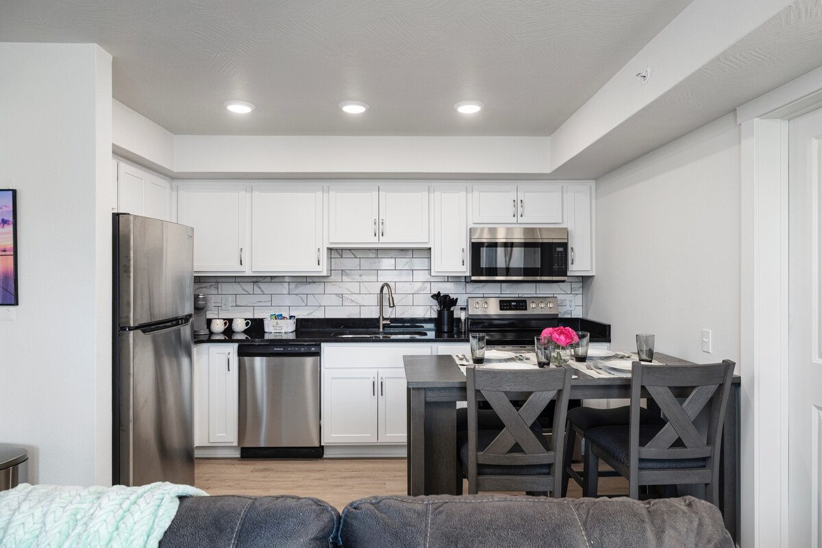 Complete kitchen and dining area