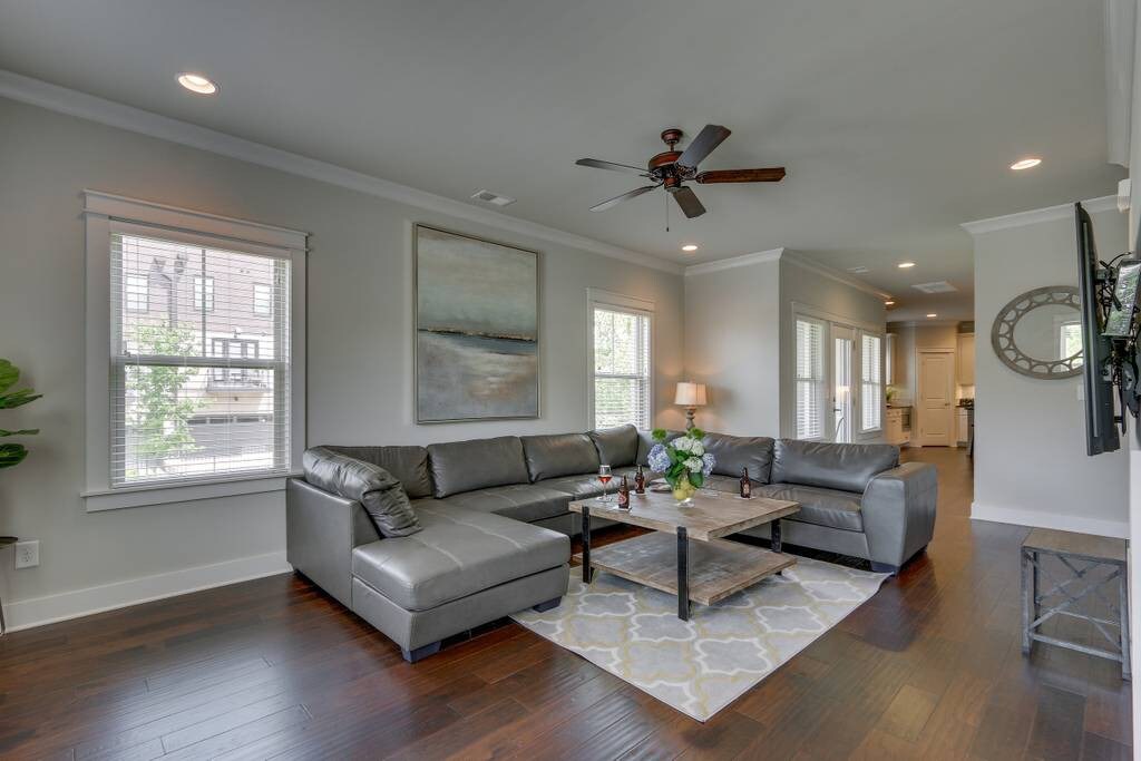 3 Luxury Belmont Homes Near Vandy w/ 11 King Beds | 6 Living Rooms & Workspaces | Sleep 34 in Walkable Location to 12 South, Edgehill & Hillsboro Village | Ideal for Groups, Families & Gatherings | 24/7 Hospitality — Nashville, TN — vacation rental