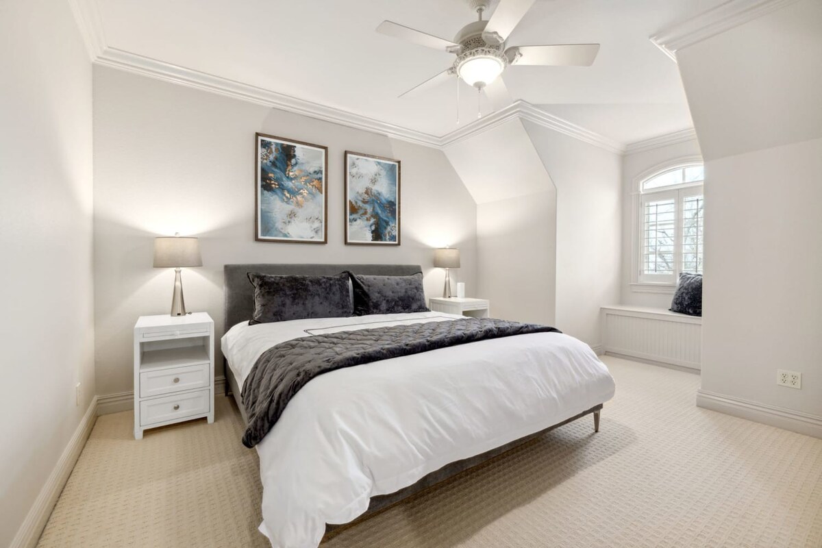 Rock The Block - Walk 1 block to DT Square 5