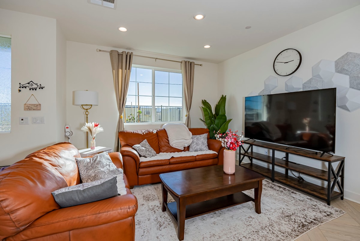 Ontario 3 BR Furnished Home