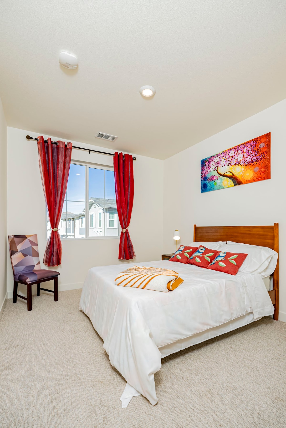 Ontario 3 BR Furnished Home photo 2