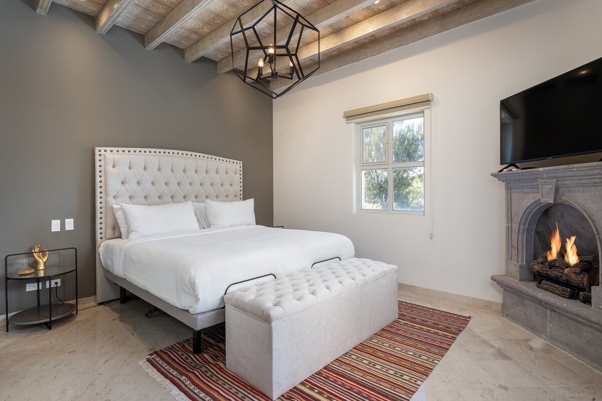 Casa Regina, 3BR Home in Centro w/ Rooftop Jacuzzi 15