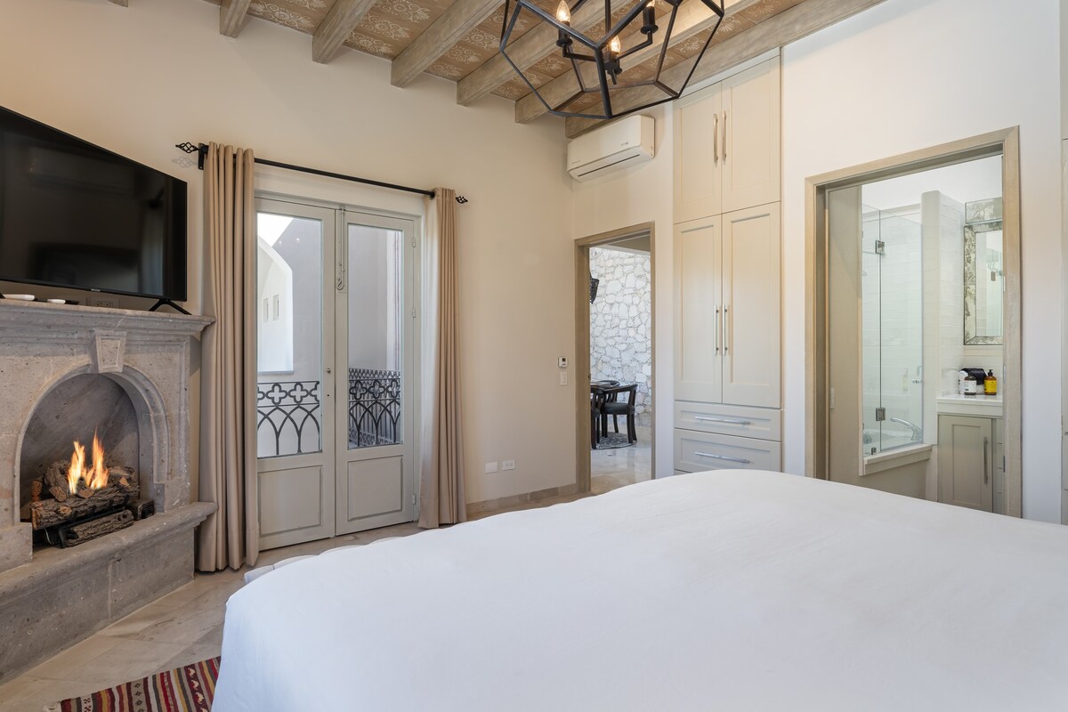 Casa Regina, 3BR Home in Centro w/ Rooftop Jacuzzi 17