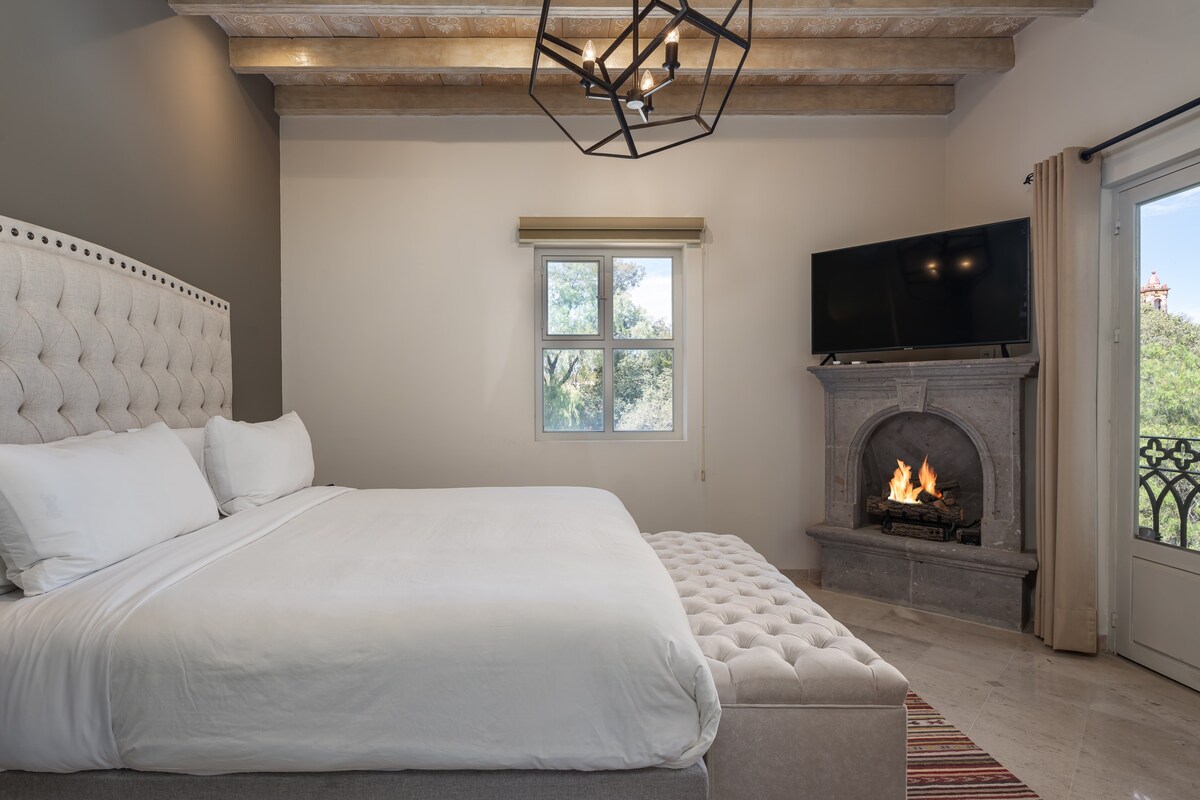 Casa Regina, 3BR Home in Centro w/ Rooftop Jacuzzi 16