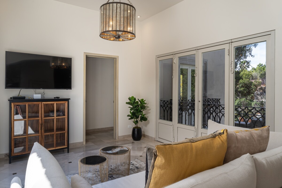Casa Regina, 3BR Home in Centro w/ Rooftop Jacuzzi 26