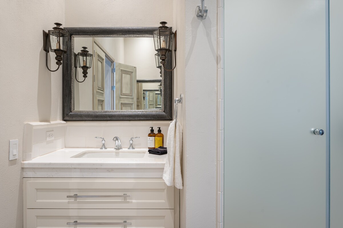 Casa Regina, 3BR Home in Centro w/ Rooftop Jacuzzi 18