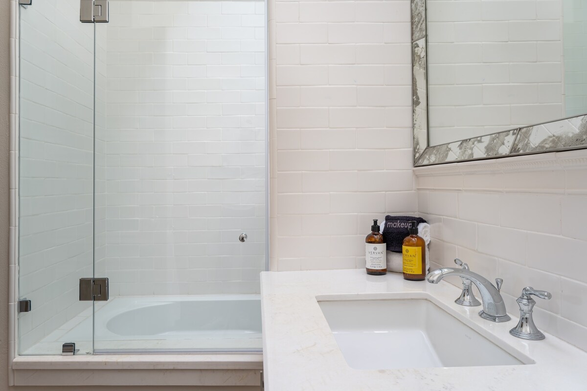 Casa Regina, 3BR Home in Centro w/ Rooftop Jacuzzi 19