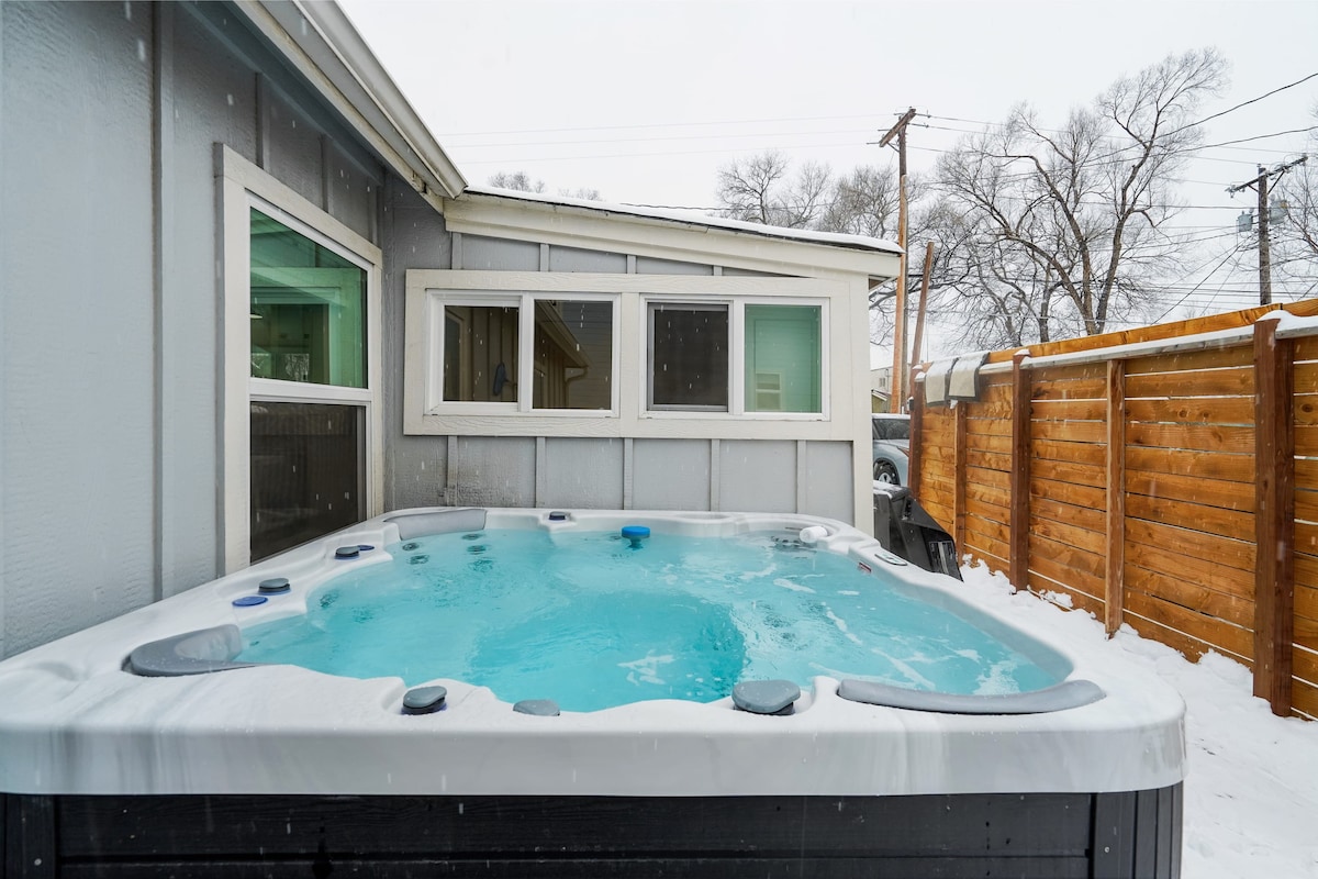 Baby Blue Cottage! Downtown Hot Tub BBQ Fire Pit — Colorado Springs, CO — vacation rental