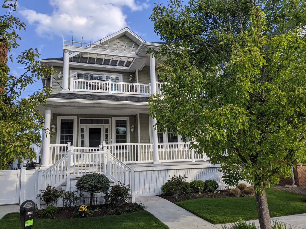 8 BR /4 Baths -Whole Bldg - 2 Units/ Walk to Fun — Ocean City, NJ — vacation rental