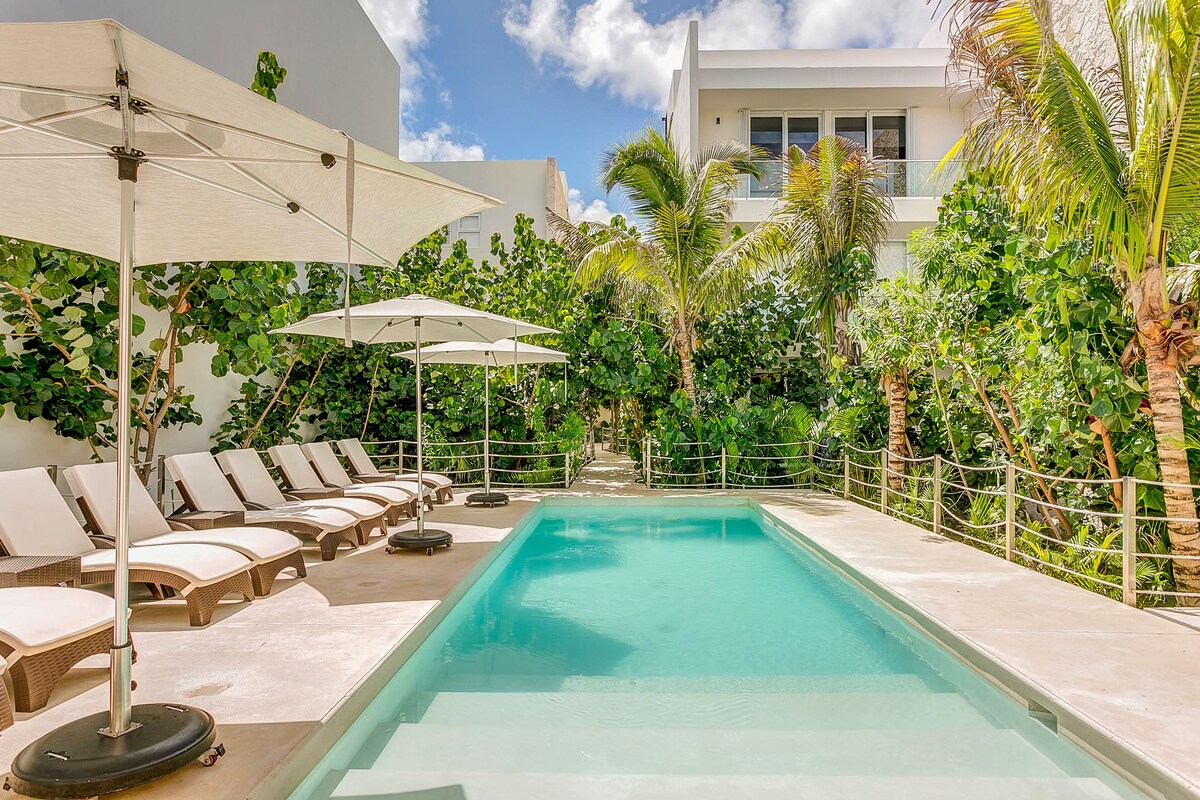 5 Rooftop Pools, Private Beach Club & Beachfront — Oasis Akumal, Quintana Roo — vacation rental