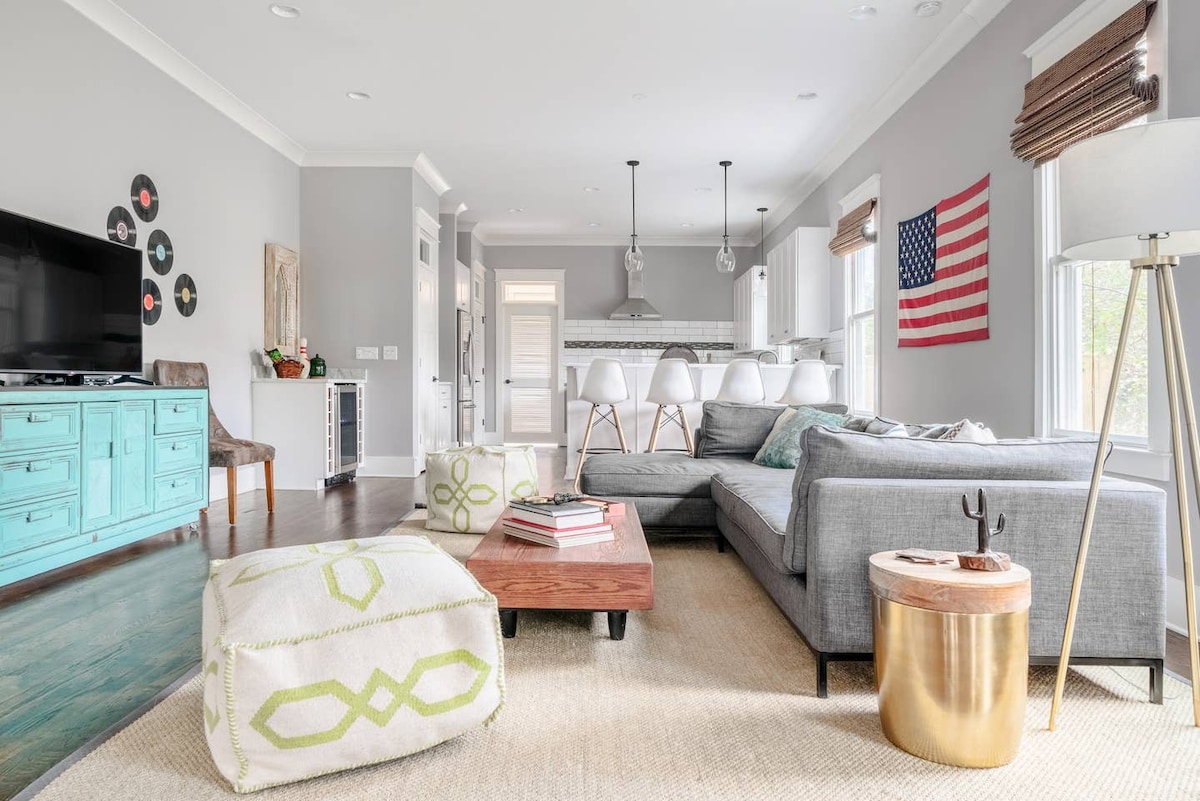 Spacious Dog Friendly 3 BR Townhome, Grill, Patio 3 Blocks to Grocer, 5 Mins to 5 Points, 15 Mins to Broadway, 24 Hour Hospitality Team, Perfect for Families — Nashville, TN — vacation rental