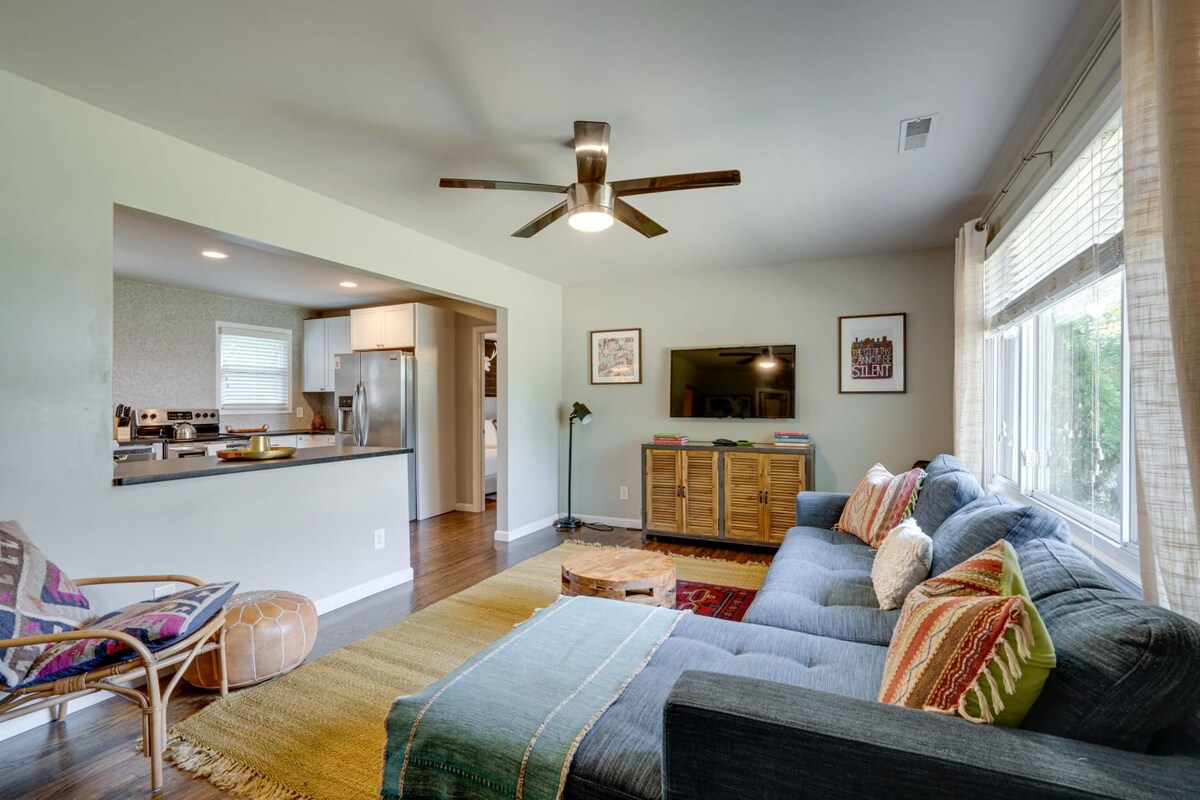 1-Story Home, Fenced Yard, Grill, Firepit, Parking, Sleeps 10, Pet-Friendly, Smart TVs, 10 Mins to Nissan Stadium & Five Points, Cozy Bedrooms, Outdoor Fun, Perfect for Families & Groups — Nashville, TN — vacation rental