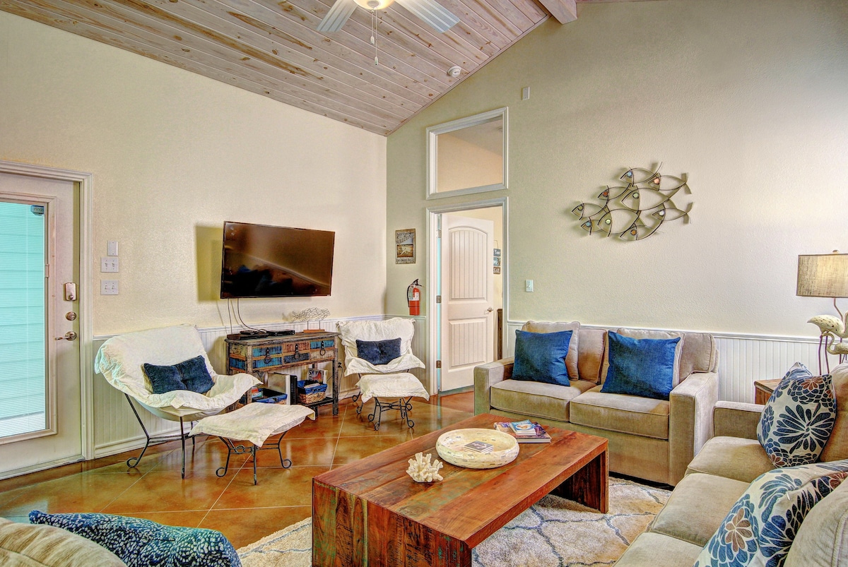 Crane's Landing~WINTER TEXANS WELCOME~Ground Level — Port Aransas, TX — vacation rental