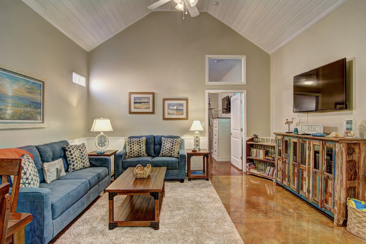 Happy Harbor~2 Resort Style Pools~ Playground — Port Aransas, TX — vacation rental