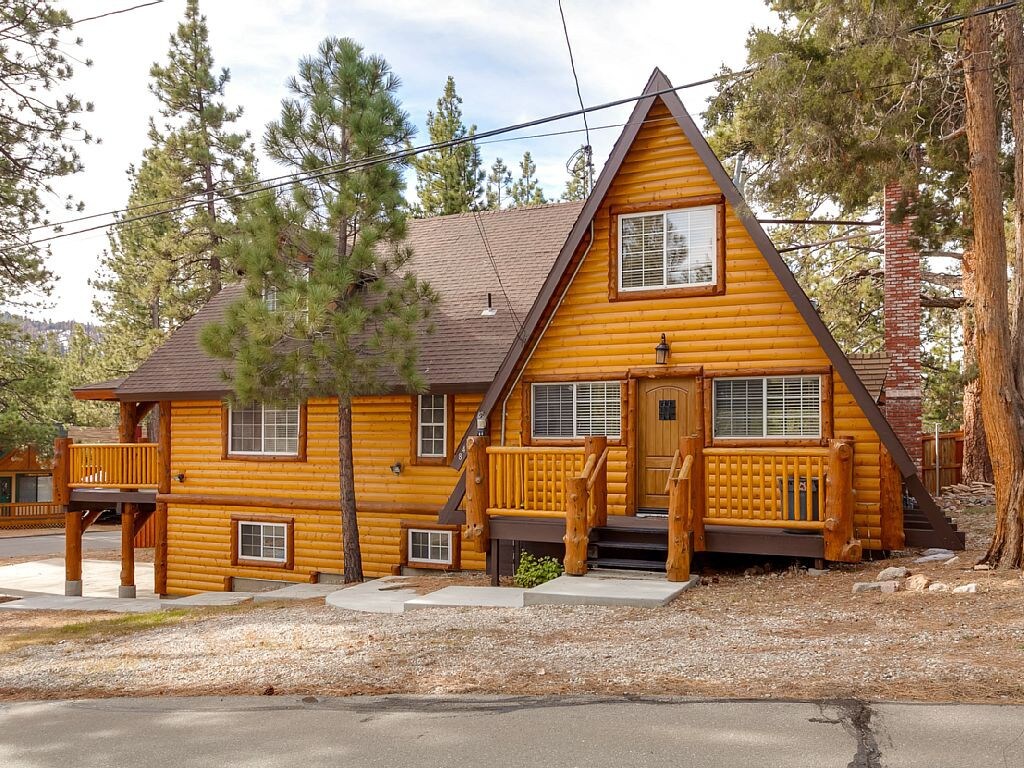 Cabin near Snow Summit, Lake & Village w/Fireplace